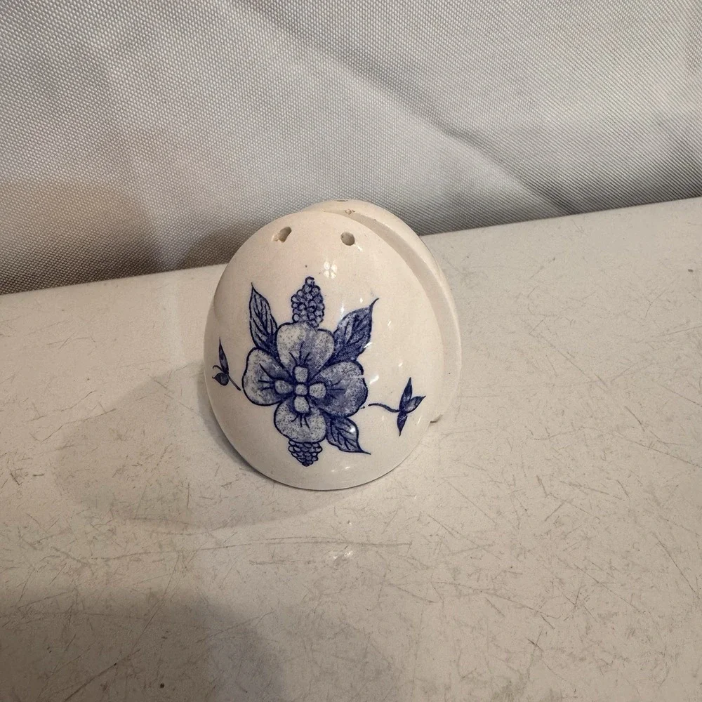 Vintage Blue & White Porcelain Salt/Pepper Shakers Pair Blue Flowers 1/2 Egg‎
